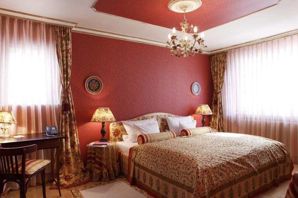 Hotel Goldener Anker بايروث الغرفة الصورة